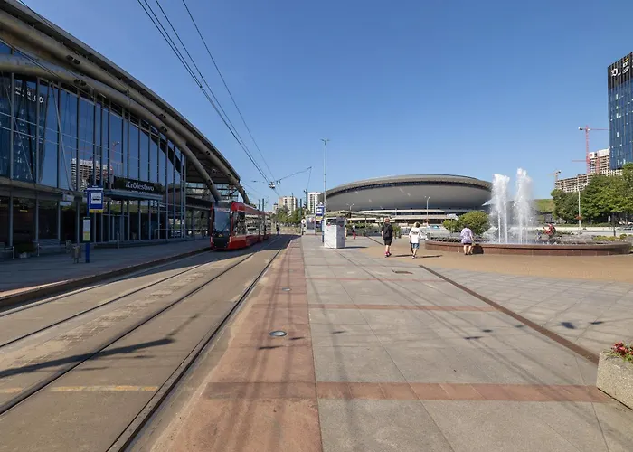 Goreckiego With Parking Spodek By Renters דירה קטוביץ